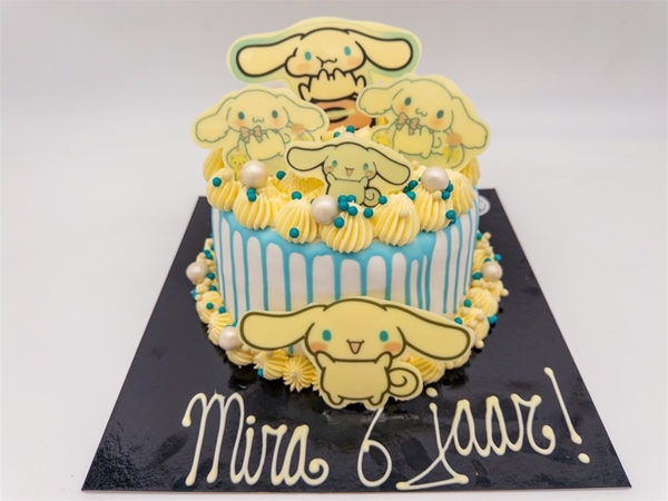 Cinnamonroll driptaart